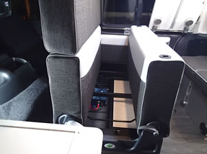 2ndシート下に充電器を移設