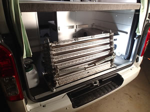 車いす専用スロープの格納